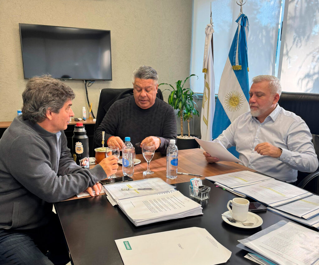 Claudio Tapia encabezó una reunión para seguir consolidando la gestión ambiental.